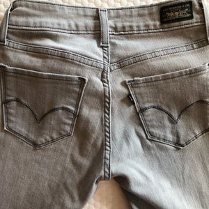 Women’s Levi jeans